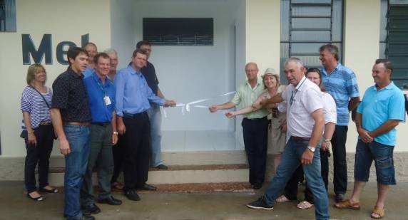 Lideranças comunitárias, autoridades e agricultores participaram da inauguração da Casa do Mel, na localidade de Barra Seca.