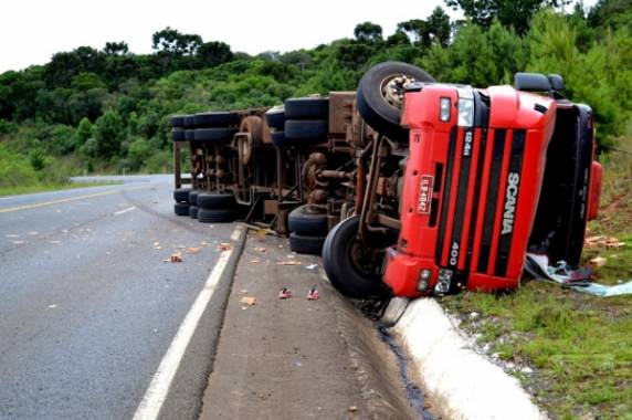O acidente aconteceu no trajeto entre Lages-Chapecó