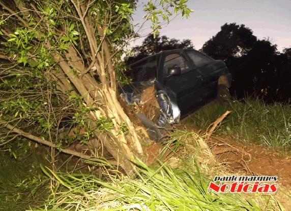 O automóvel foi abandonado 

as margens da BR 472, na localidade de Lajeado lambedor, interior de Três de Maio