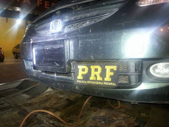 Segundo PRF, carro trafegava na 

BR-101, em São José, no domingo (22)