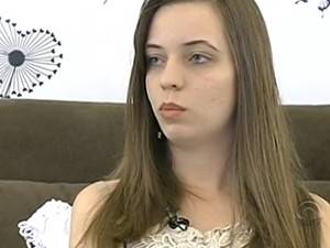 Garota de 20 anos sofre desde os 11 anos com até 80 convulsões por dia