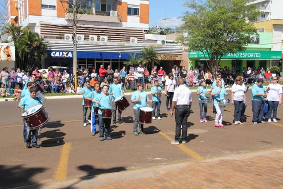 Sete bandas se apresentaram na avenida Uruguai