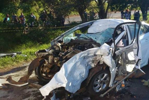 Vítimas tinham 71 e 65 anos e seguiam em direção a Chapecó quando ocorreu a colisão frontal neste domingo 

(12