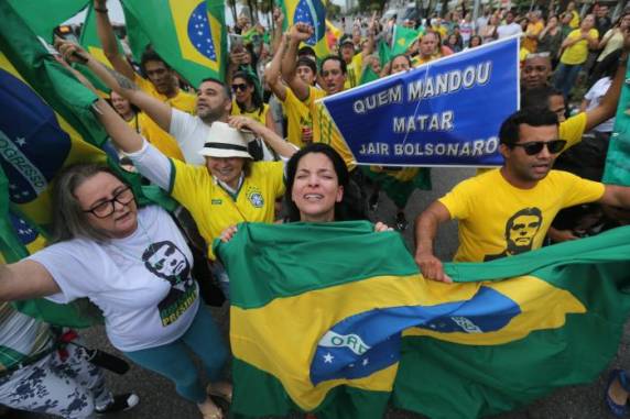 Quase metade do eleitorado abraçou com fervor o candidato de um partido inexpressivo: 

Jair Bolsonaro (PSL)