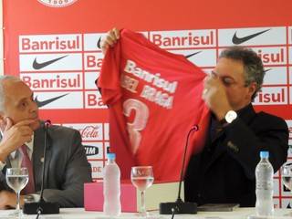 Apresentado no Inter, técnico lembra ano dos títulos da Libertadores e do Mundial 

por novas conquistas.