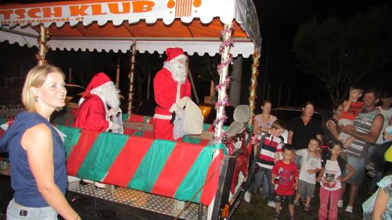 As crianças da turma do Maternal II deram início à 

festividade através de uma bonita apresentação
