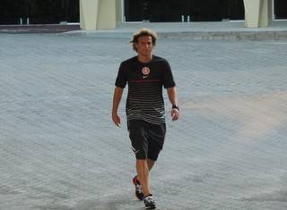 Uruguaio, que possuía vínculo até junho de 2015, 

não é mais jogador colorado. Saída foi oficializada na tarde desta quarta-feira