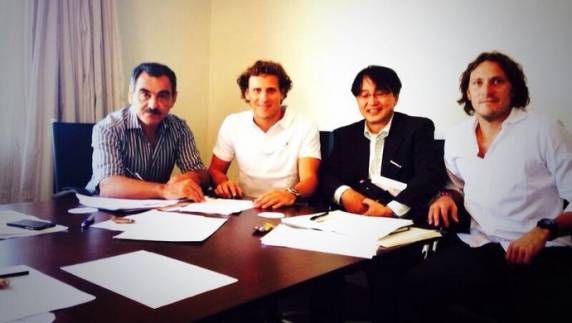 Uruguaio, que possuía vínculo até junho de 2015, 

não é mais jogador colorado. Saída foi oficializada na tarde desta quarta-feira