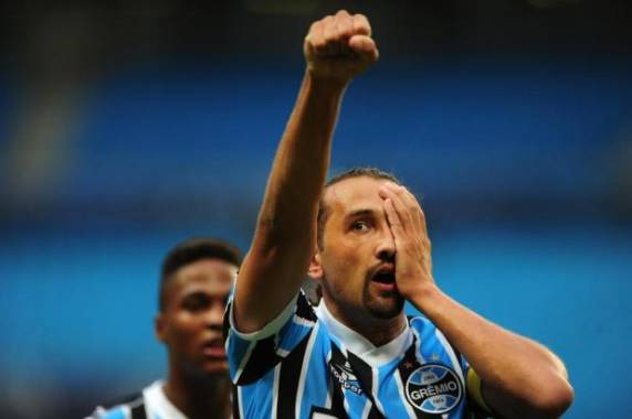 Com gols de 

Barcos, Bressan, Edinho e Kleber, Tricolor venceu em casa