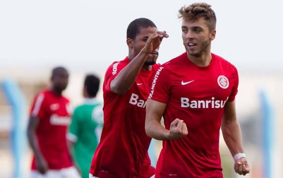 Colorado leva time reserva e passa trabalho para bater São Paulo-RS por 2 a 1