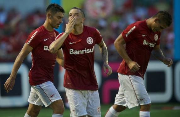 No Estádio do Vale, Colorado bate o time visitante por 4 a 1 na estreia dos titulares. Em seis passagens pelo clube, o técnico sempre iniciou com vitória