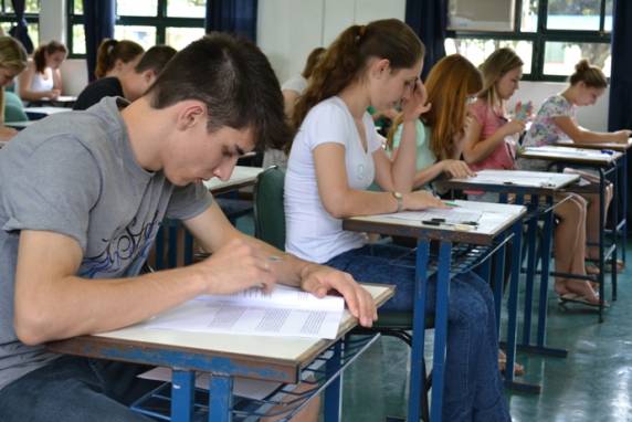 Há vagas nos cursos de Administração, 

Design de Moda, Pedagogia, Psicologia, Redes de Computadores e Sistemas de Informação