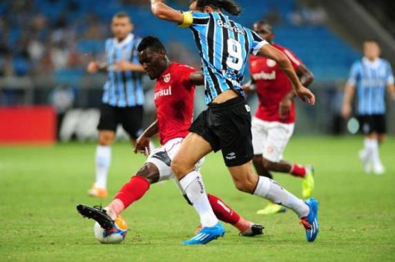 Time colorado abriu o placar no final do primeiro tempo, mas Barcos 

empatou de pênalti
