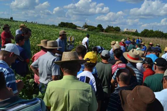 Evento reuniu mais de 450 pessoas na tarde de 

sexta-feira, no campus da Instituição