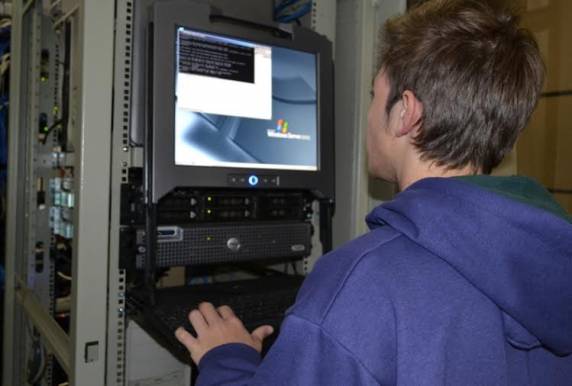 As opções são Agropecuária, Design de Móveis, Informática e Manutenção Automotiva