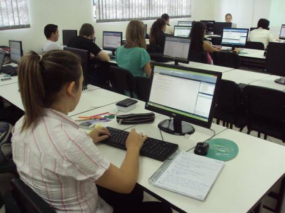 A única exigência é a de que o candidato tenha concluído o Ensino Médio