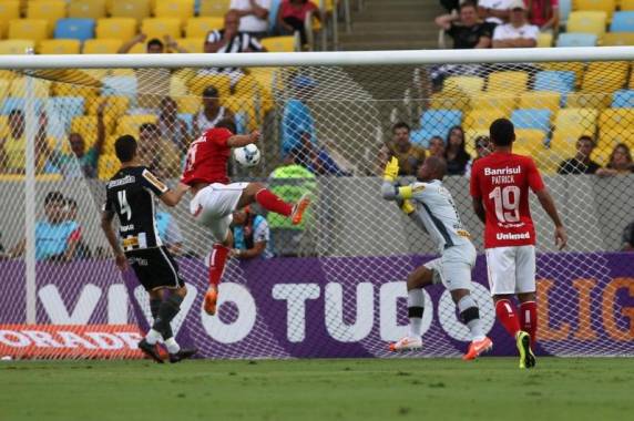 Gols de Emerson e 

Zeballos impediram a vitória colorada no Rio de Janeir