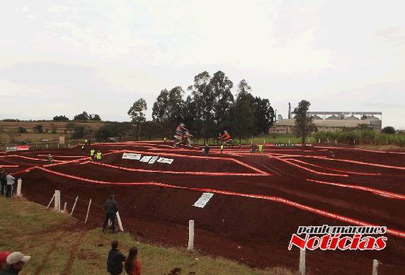 Treinos ocorreram neste sábado (24. Um grande público visitante 

circula no Parque Germano Dockhorn