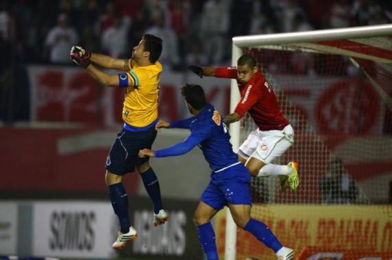 Time mineiro faz 3 a 1 e Colorado perde a 

primeira em casa