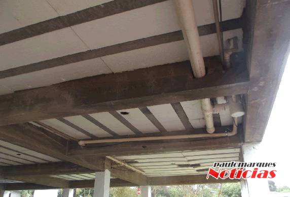 Problemas com infiltração de água em uma das 

paredes seria o motivo