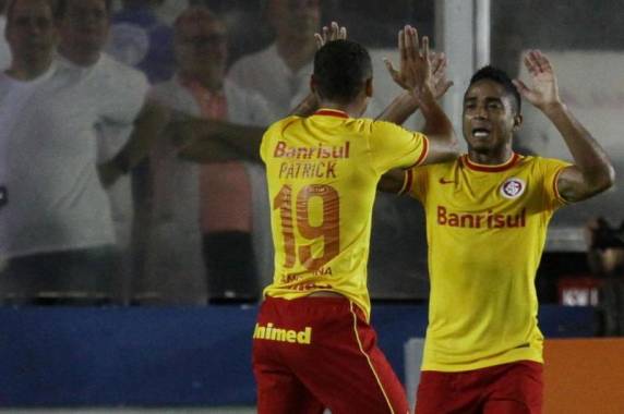 Time de Abel Braga saiu na frente com um gol de Jorge Henrique no primeiro tempo