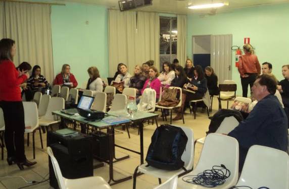 Atividade do Departamento de Extensão foi realizada na Escola Estadual Pedro Meinerz, em Santa Rosa