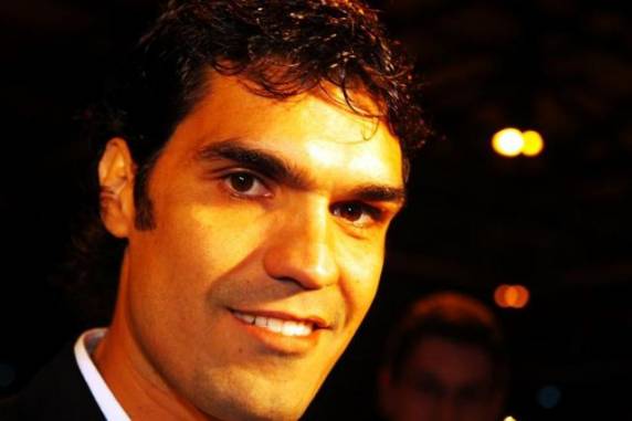 Ex-goleiro do Inter comandou a festa pelo título mundial em 2006 ao lado do ídolo