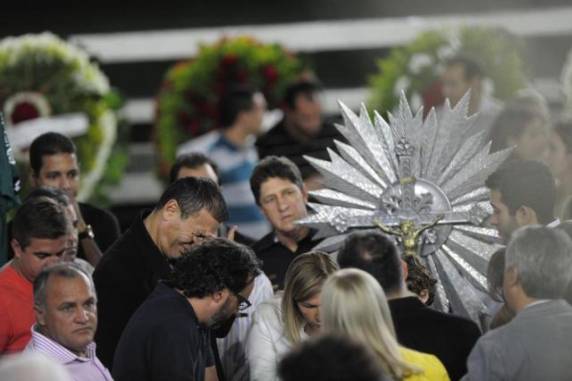 Cerimônia só deve ser aberta ao 

público por volta das 22 horas