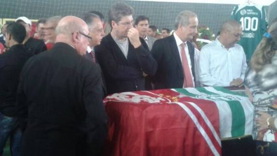 Integrantes da diretoria do Colorado chegaram por volta das 21h na sede do Goiás