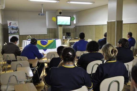 Ação ocorreu nos dois primeiros jogos do Brasil e deve se repetir 

no terceiro e enquanto o Brasil conseguir a classificação