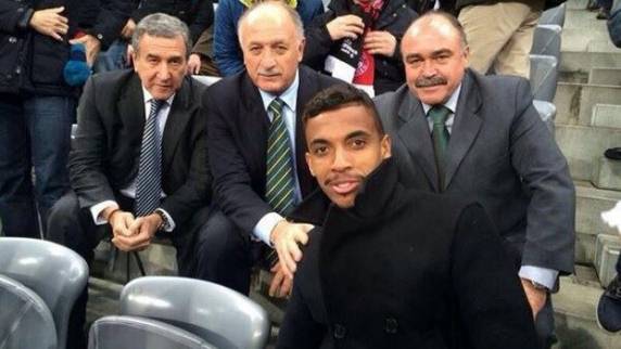 Tanto Carlos Alberto Parreira quanto Luiz Felipe Scolari ganhavam, na carteira, R$ 612.154,42 de salário 

da CBF, revela o jornal Folha de S.Paulo desta quarta-feira