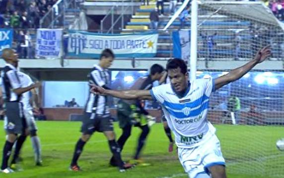 Time gaúcho, fora das quatro divisões do 

Campeonato Brasileiro, consegue classificação inédita com gol de costas aos 46 do segundo tempo