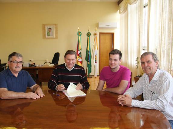 Contrato repassa valores do Passe Livre Estudantil