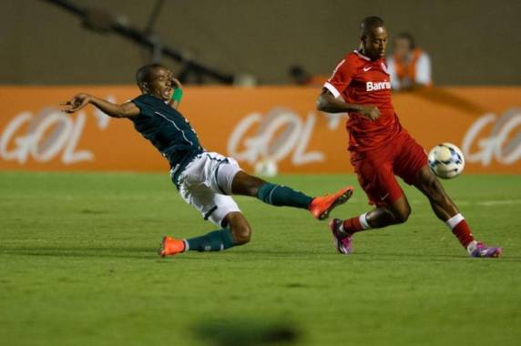 Pedro Henrique, contra, marcou 

o único gol da partida no Serra Dourada