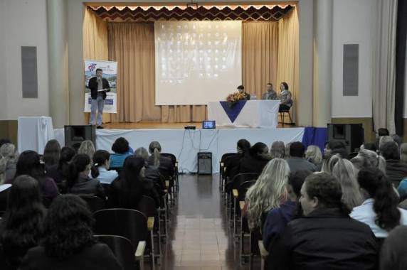 Palestras promovidas pelo HSVP, 

em parceria com o Coren-RS, reuniu profissionais da saúde em Três de Maio