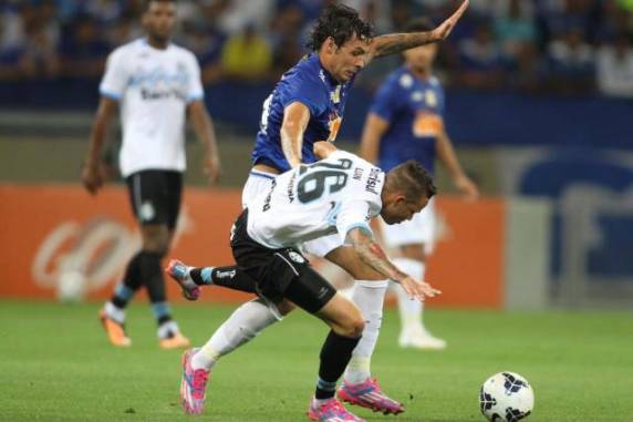 Time de 

Felipão criou boas chances, mas Dagoberto fez aos 40 do segundo tempo