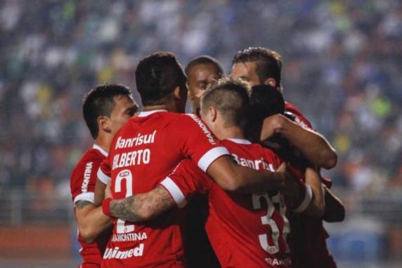 Gol de Jorge Henrique no primeiro tempo definiu vitória colorada