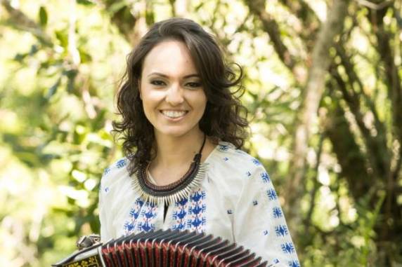 Jovens músicos aproximam as novas gerações da cultura gaúcha através dos ritmos gaudérios 