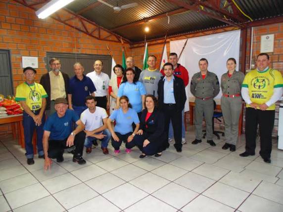 Alimentos foram arrecadados por meio da campanha De mãos dadas pelo fim da fome