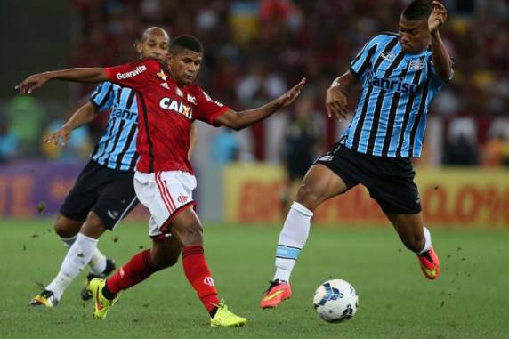 Luan marcou o gol aos 45 minutos do segundo tempo