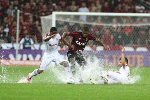 Atacante substituiu Wellington Paulista, lesionado, e deu os três pontos para o time de Abel Braga