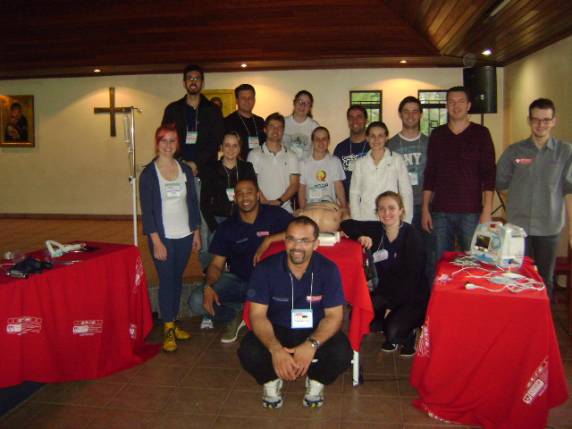 Médicos e enfermeiros aperfeiçoaram suas habilidades no diagnóstico e tratamento de 

parada cardiorrespiratória, entre outras emergências cardiovasculares