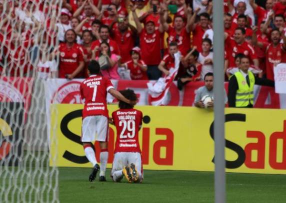 Equipe do técnico Abel Braga desperdiçou boas oportunidades, mas recuperou a vice-liderança com vitória