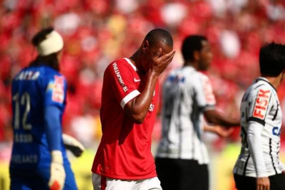 Atacante marcou seu primeiro gol na volta ao clube, 

mas a equipe paulista já vencia por 2 a 0