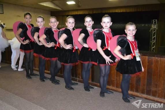As duas coreografias das alunas de dança da professora Cassineli Girardello Koppe conquistaram quatro importantes prêmios neste 

final de semana