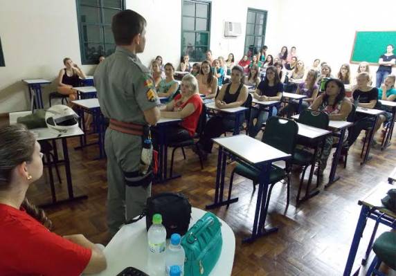Em parceria com o Corpo de Bombeiros elas organizaram 

palestras na APAE de Horizontina e no Campus SETREM, além da criação de cartilha educativa