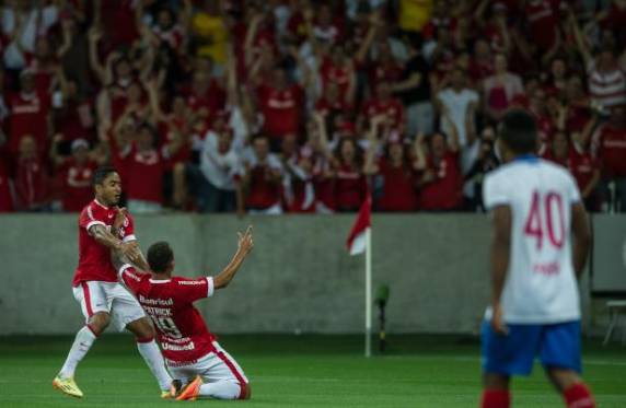 Alan Patrick e Nilmar definiram o 2 a 0 ainda no primeiro tempo