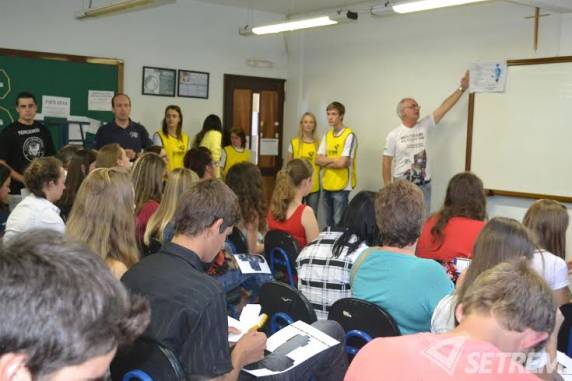 Eles visitaram as salas temáticas da Educação Básica, Cursos Técnicos e Faculdade Três de 

Maio
