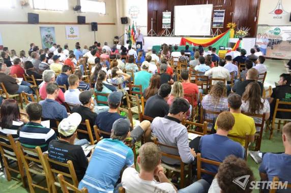 Evento contou com três palestrantes 

e foi realizado na quinta-feira no Salão da Comunidade Evangélica