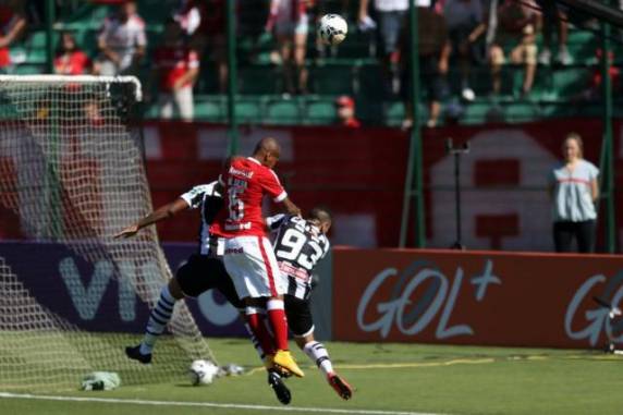 Time de Abel Braga virou o jogo na parte final da partida